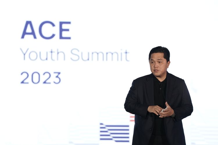 Menko Marves Ad Interim serta Menteri BUMN Erick Thohir saat The Asian Creative & Digital Economy Youth Summit (ACE-YS) di TMII, Jakarta, Sabtu (28/10/2023).