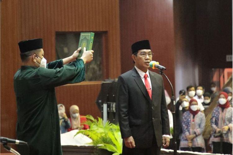 Prof Jamaluddin Jompa dilantik sebagai Rektor Unhas periode 2022-2026 di Makassar, Rabu,(27/4/2022).
