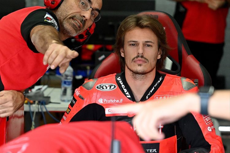Nicolo Bulega akan menggantikan Marc Marquez di sisa MotoGP 2025 dan menjadi pebalap tes Ducati mulai musim depan