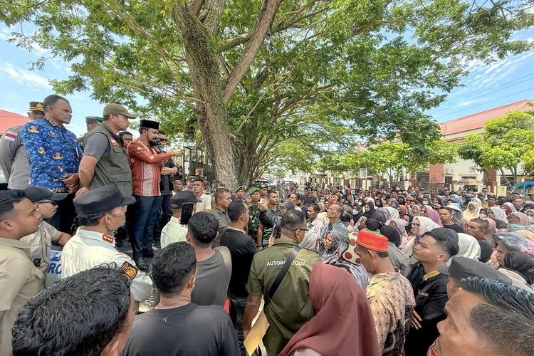 Penyintas Banjir Demo ke Kantor Bupati Aceh Timur, Tuntut Tranparansi Data