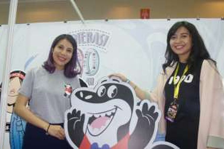 Karakter Si Komo bersama penulis Marchella FP (samping kiri berbaju hitam) dan Minuk Seto (berbaju abu-abu) diabadikan di Indonesia Comic Con, di Jakarta Convention Center (JCC), Jakarta Pusat, Minggu (2/10/2016).