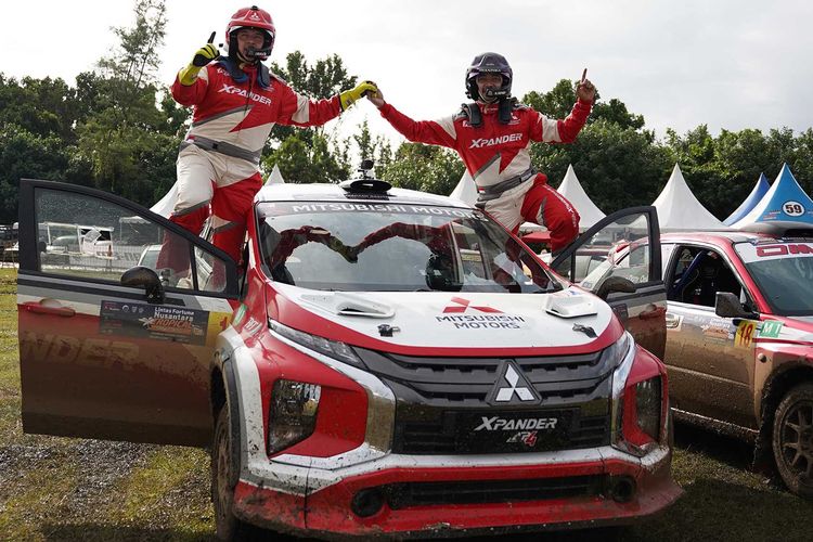 Mitsubishi Xpander AP4 di arena rally nasional Fortuna Nusantara Tropical Sprint Rally 2021.