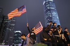 Trump Tanda Tangani UU HAM dan Demokrasi Hong Kong, Demonstran Kibarkan Bendera AS