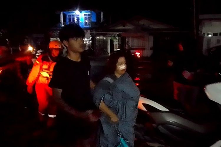 Warga korban banjir di Desa Barowa, Kecamatan Bua, Kabupaten Luwu, Sulawesi Selatan sempat diterkam binatang buas saat terjadi banjir, Selasa (9/5/2023)