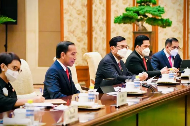 Dalam kunjungan ke China, Jokowi didampingi Menko Maritim dan Investasi, Luhut Panjaitan; Menteri Luar Negeri, Retno Marsudi; dan Menteri BUMN, Erick Tohir.