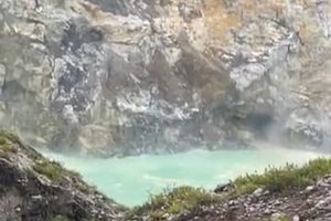 Kawah Danau Kelimutu Bergelombang Disertai Gemuruh, Ini Penjelasan Badan Geologi