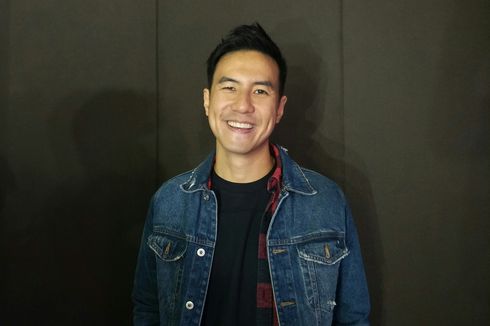 Hidup Hemat, Daniel Mananta Tak Malu Kenakan Baju Endorsement