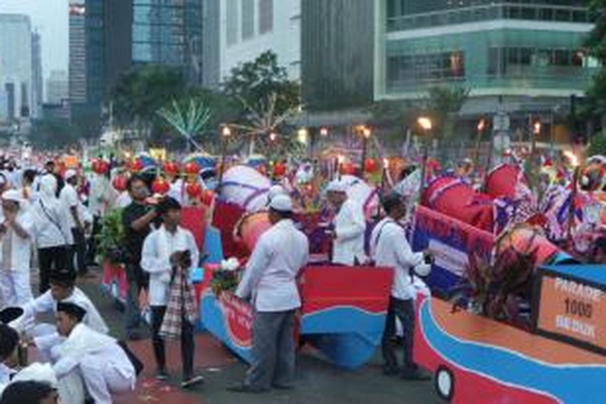 Para peserta obor akan melakukan pawai obor dari Bundaran HI menuju Monas. Mereka akan melakukan konvoi setelah Gubernur DKI Jakarta Joko Widodo tiba di lokasi. Senin (14/10/2013).