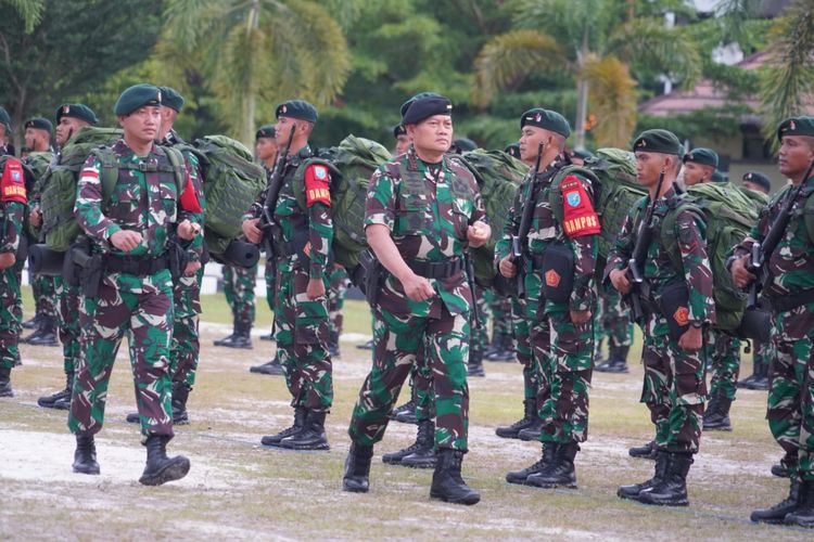 Panglima TNI Laksamana Yudo Margono memberangkatkan 555 prajurit Batalyon Infanteri Raider 631/Antang ke Papua untuk mengamankan objek vital nasional, PT. Freeport Indonesia.  Upacara pemberangkatan itu dilaksanakan di di lapangan apel Mayonif Raider 631/Antang, Palangkaraya, Kalimantan Tengah, Kamis (30/3/2023).