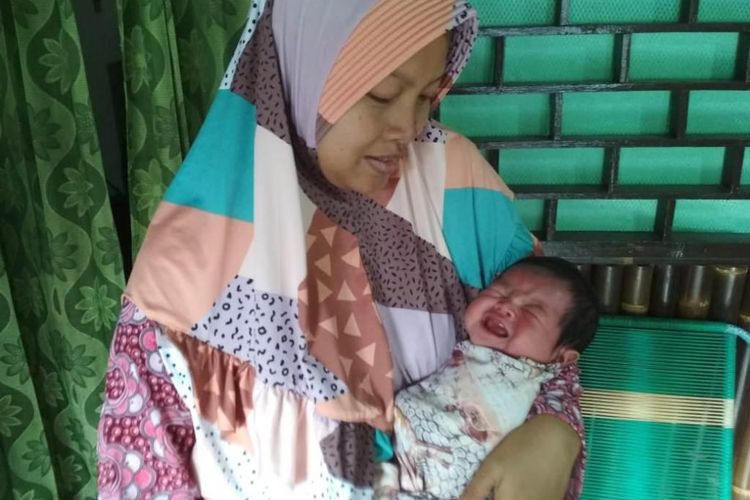 Bina Lutfia Sari (31), warga Dusun Pagiren, Desa Jambewangi, Kecamatan Secang, Kabupaten Magelang, melahirkan seorang bayi yang kemudian diberi nama Siwaslu Ramadani.