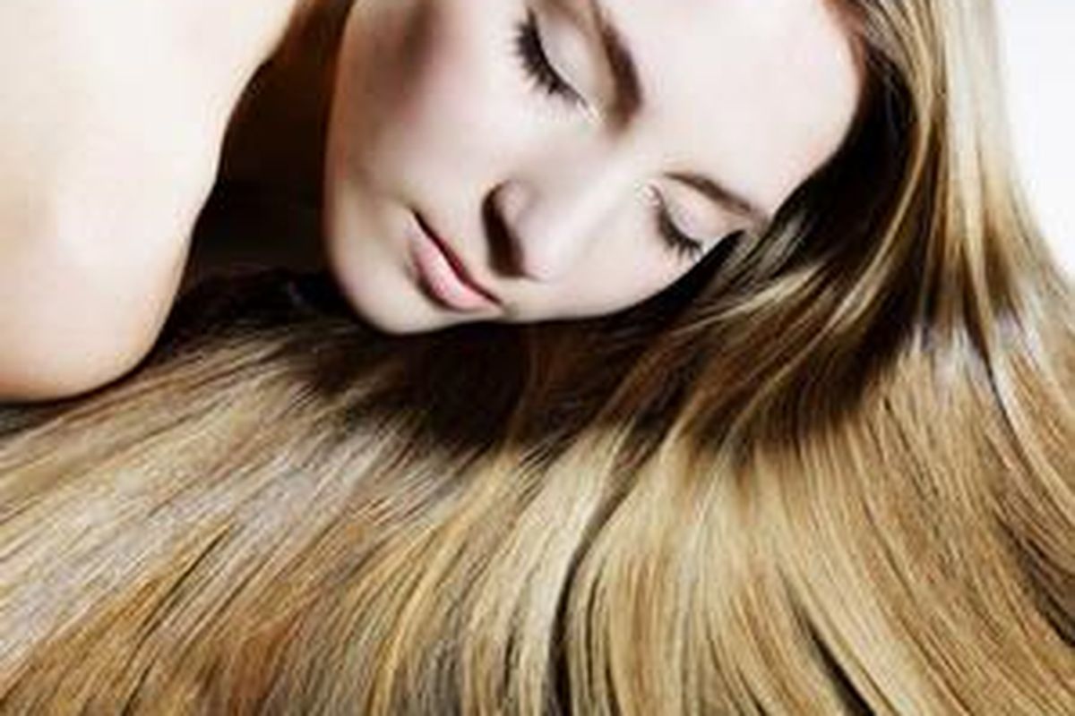 Rambut panjang yang terawat dan rapih bisa menjadi daya tarik tersendiri di mata pria. 