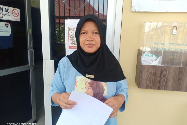 Sri Nuraida (31) seorang Ibu Rumah Tangga (IRT) di Palembang, Sumatera Selatan menjadi korban penipuan giveaway mengatasnamakan Baim Wong sehingga harus mengalami kerugian Rp 4,75 juta.