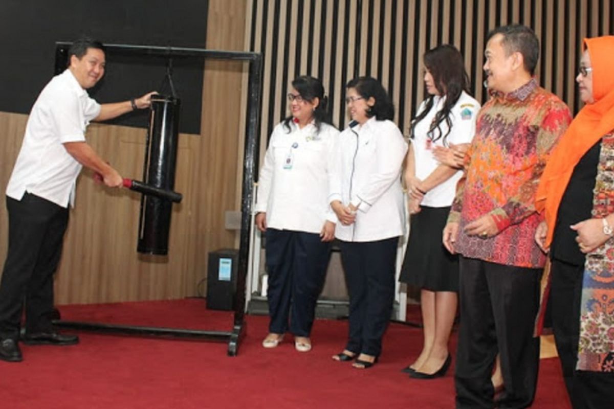 Wakil Gubernur Sulawesi Utara (Sulut) Steven Kandouw membuka kegiatan Forum Interaktif Pengawasan Obat dan Makanan pada Media Promosi Lokal di Hotel Aryaduta, Manado, Rabu (10/10/2018). 