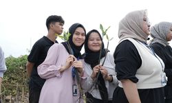 Gaya Baru Pengabdian Masyarakat: Peningkatan Daya Tarik Wisata Ecotourism Desa Sukawali, Kabupaten Tangerang