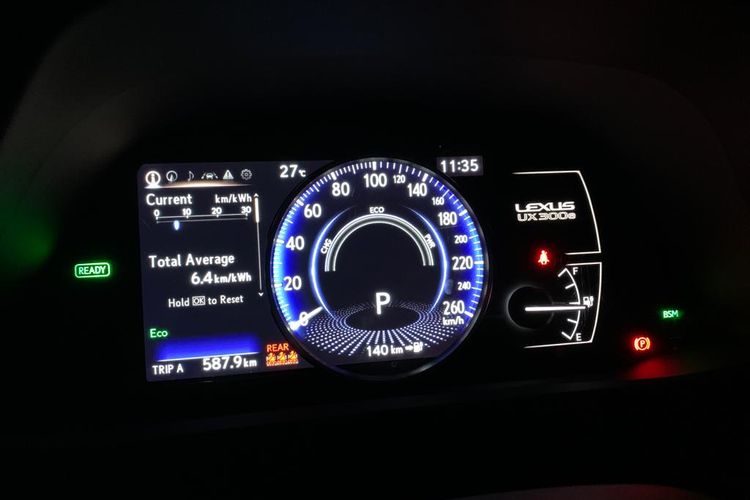 Konsumsi daya listrik yang tercatat pada MID Lexus UX 300e