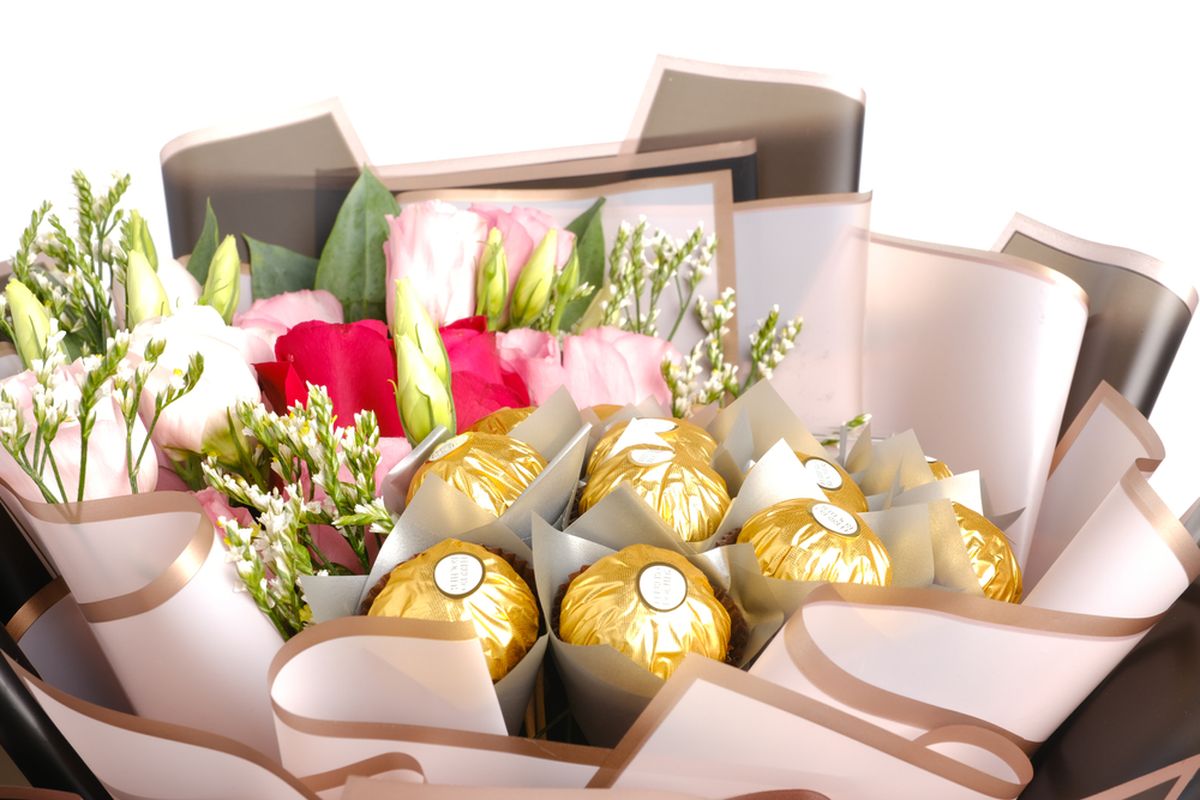 Buket cokelat emas, bisa jadi ide jualan saat Valentine. 