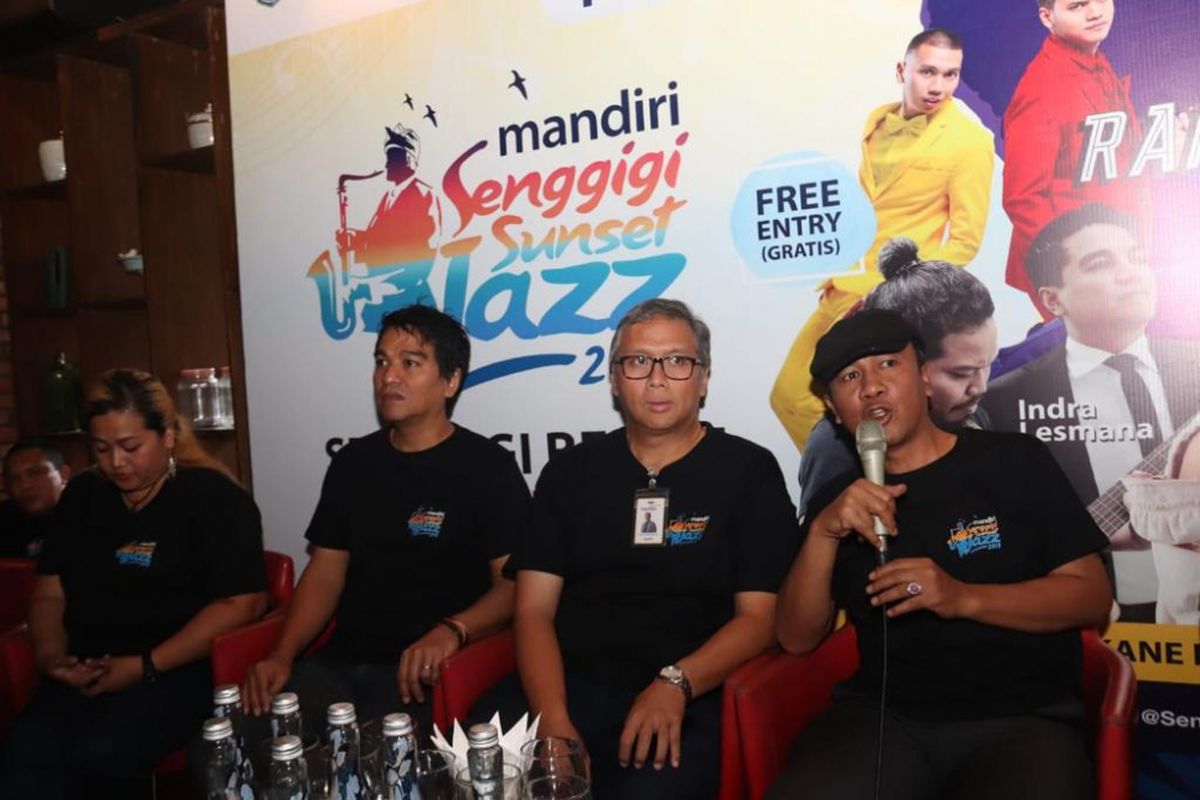 Pihak penyelenggara dan pengisi acara menggelar jumpa pers Mandiri Senggigi Sunset Jazz 2018 di Tartine fX, Sudirman, Jakarta Selatan, Selasa (27/11/2018).