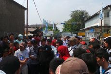 Terancam PHK, Ratusan Buruh PT SSI di Tipar Cakung Demo 