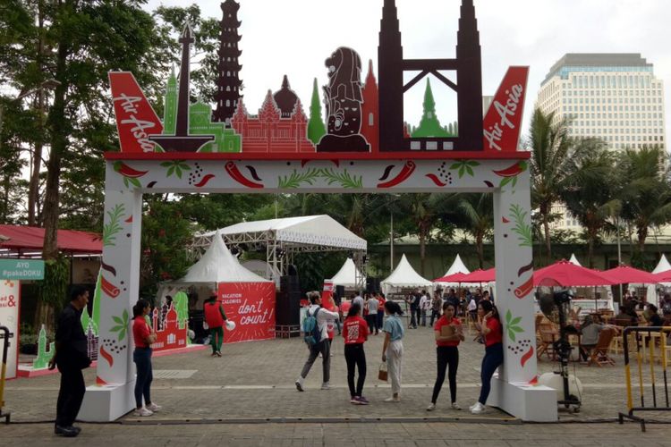 Suasana Bazar Kuliner Santan Coolinair by AirAsia, menyajikan ragam kuliner ASEAN, mulai 29 September sampai 1 Oktober 2017, di Senayan City, Jakarta.