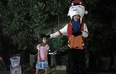 Cerita di Balik Badut Joget di Stasiun Pondok Cina... Halaman all ...