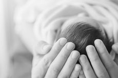 Info Unair: Bila Mata Bayi Sering Berair, Orangtua Bisa Lakukan Ini