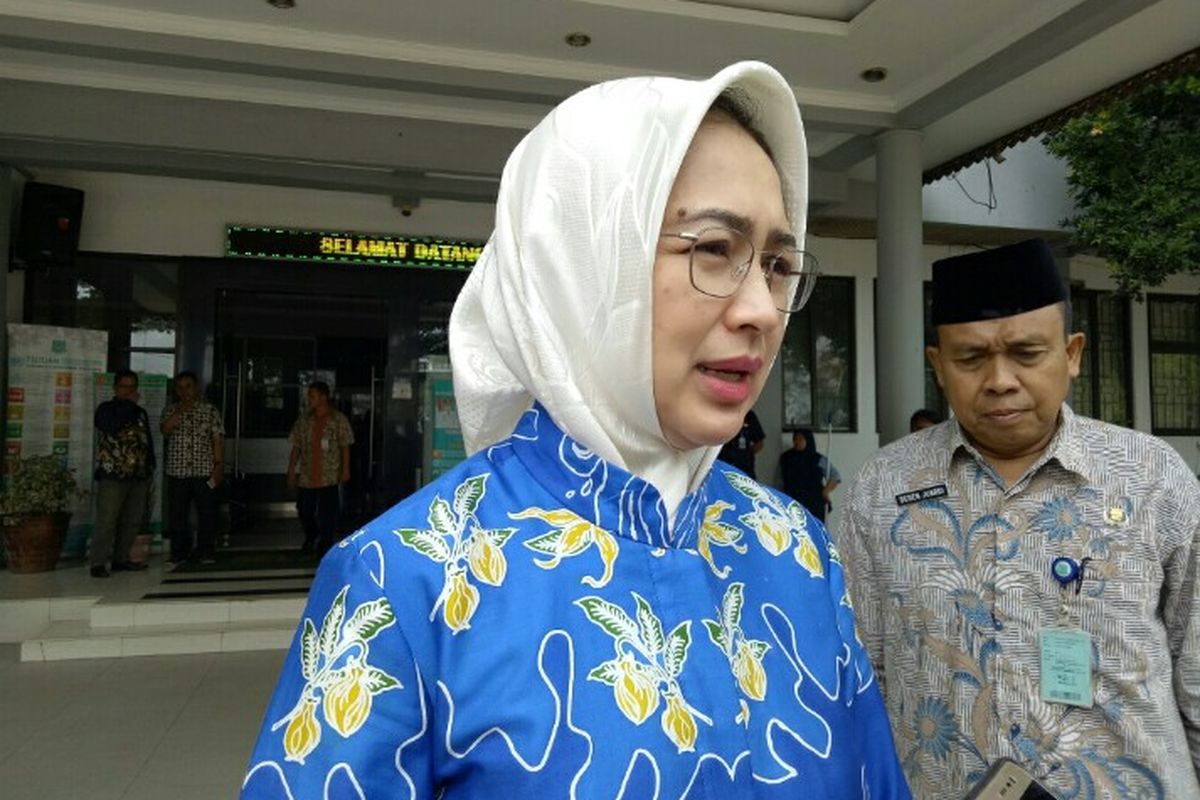 Wali Kota Tangerang Selatan Airin Rachmi Diany dikawasan Pamulang, Tangerang Selatan, Kamis (5/12/2019).