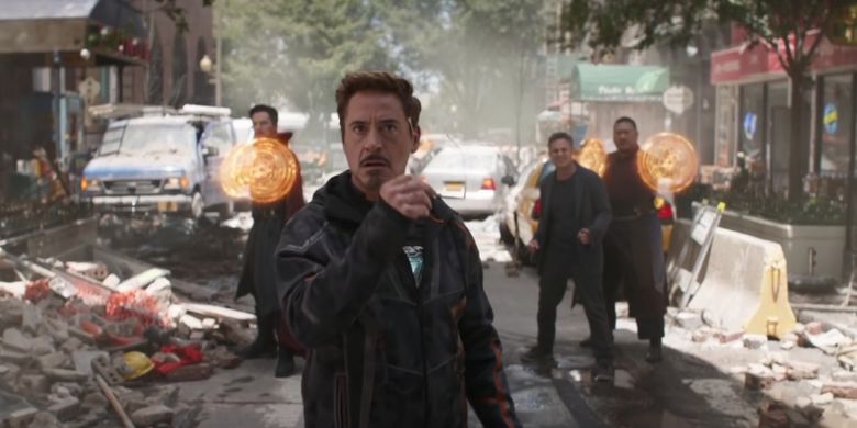 Kemunculan Tony Stark bersama pahlawan super lainnya dalam Avengers: Infinity War.