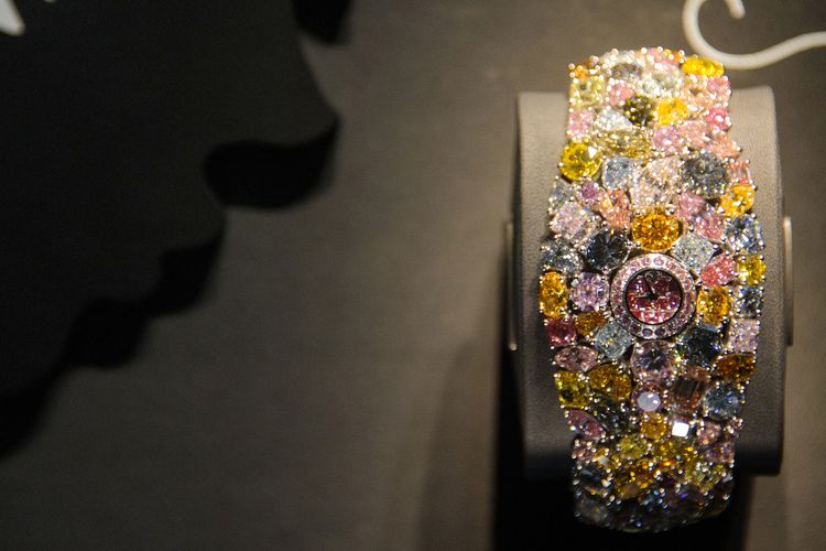 Graff Diamonds Hallucination, jam termahal di dunia yang terjual pada angka 55 juta dollar AS atau sekitar Rp 850 miliar yang dipamerkan di pameran dagang BaselWorld di Basel, Swiss, (28/3/2014).