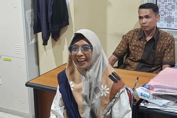 Weni Agustin seorang ibu yang membuang bayinya saat berada di Polda Sumatera Selatan, Jumat (2/6/2023).