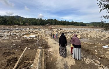 Kondisi sebagian permukiman warga di Nagari Salareh Aia Timur, Palembayan, Agam, Sumatera Barat pada Jumat (5/12/2025) masih porak poranda. Sejumlah rumah di Jorong Subarang Aia bahkan hilang tersapu banjir bandang dan tertimbun lumpur.