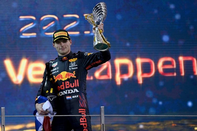 Max Verstappen raih gelar juara dunia Formula 1 (F1) 2021. (Photo by ANDREJ ISAKOVIC / AFP)