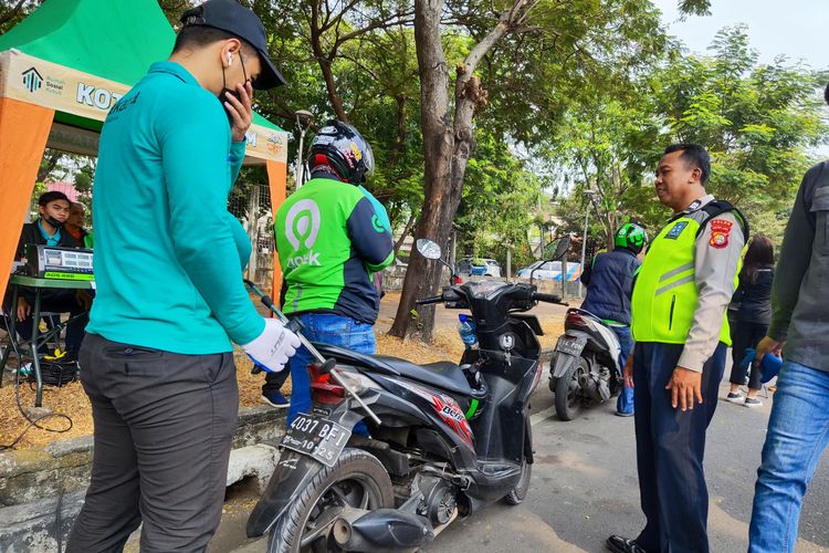 Razia uji emisi hari pertama di Jakarta Pusat, Jumat (1/9/2023). 