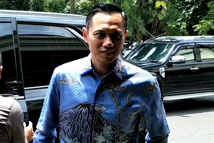 Komandan Satgas Bersama Pemenangan Pilkada dan Pemilu Partai Demokrat Agus Harimurti Yudhoyono (AHY) di Kantor Kementerian Koordinator Politik, Hukum dan Keamanan, Jakarta, Rabu (7/3/2018)