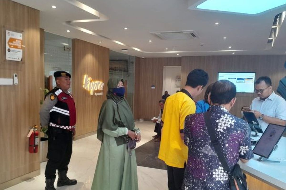 Tim Polda Sumut dan Polrestabes Medan mendatangi rumah seorang ibu DNS di Kota Medan, anaknya menjadi korban perkosaan.