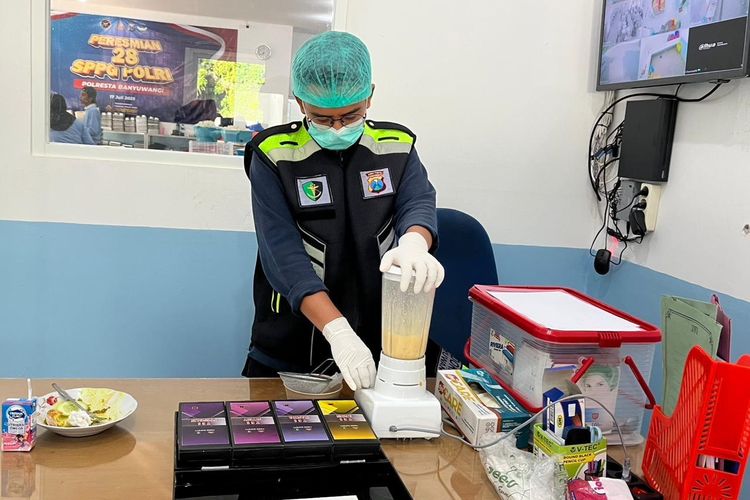 SPPG melakukan food security test sebelum makanan disajikan ke piring MBG. 