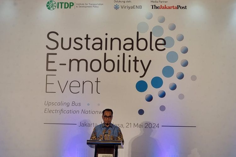 Menteri Perhubungan Budi Karya Sumadi saat menghadiri acara Sustainable E-Mobility Event ITDP di Hotel Le Meredien, Jakarta, Selasa (21/5/2024).