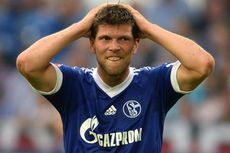 Huntelaar Dipastikan Absen di Leg Pertama Play-off Liga Champions