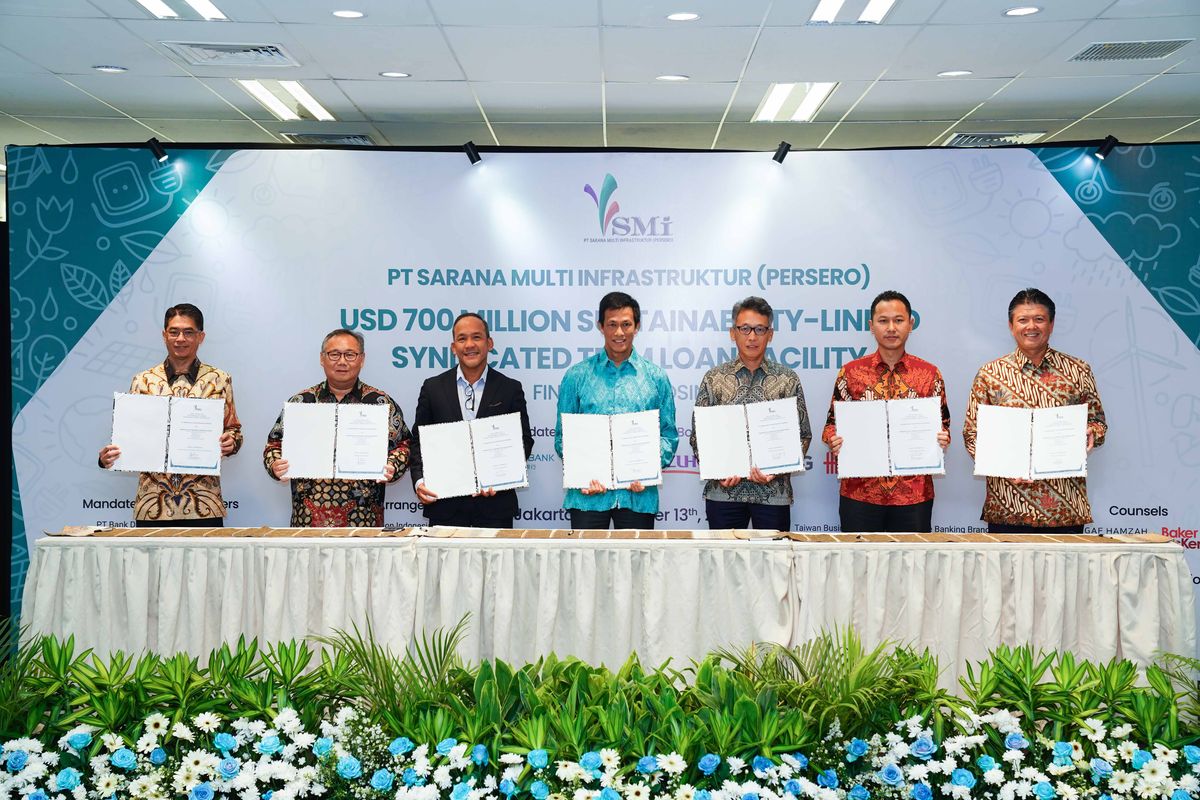 PT Sarana Multi Infrastruktur (Persero) atau SMI untuk pertama kalinya memperoleh Sustainability-Linked Syndicated Term Loan Facility senilai 700 juta dollar AS dari sejumlah mitra perbankan nasional dan internasional termasuk Singapura, Jepang, Hong Kong, Taiwan dan Korea Selatan.