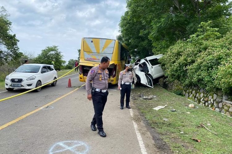 Olah TKP Dirlantas Polda NTB, Kapolres Sumbawa Barat dan kepala Jasa Raharja Sabtu (25/2/2023)