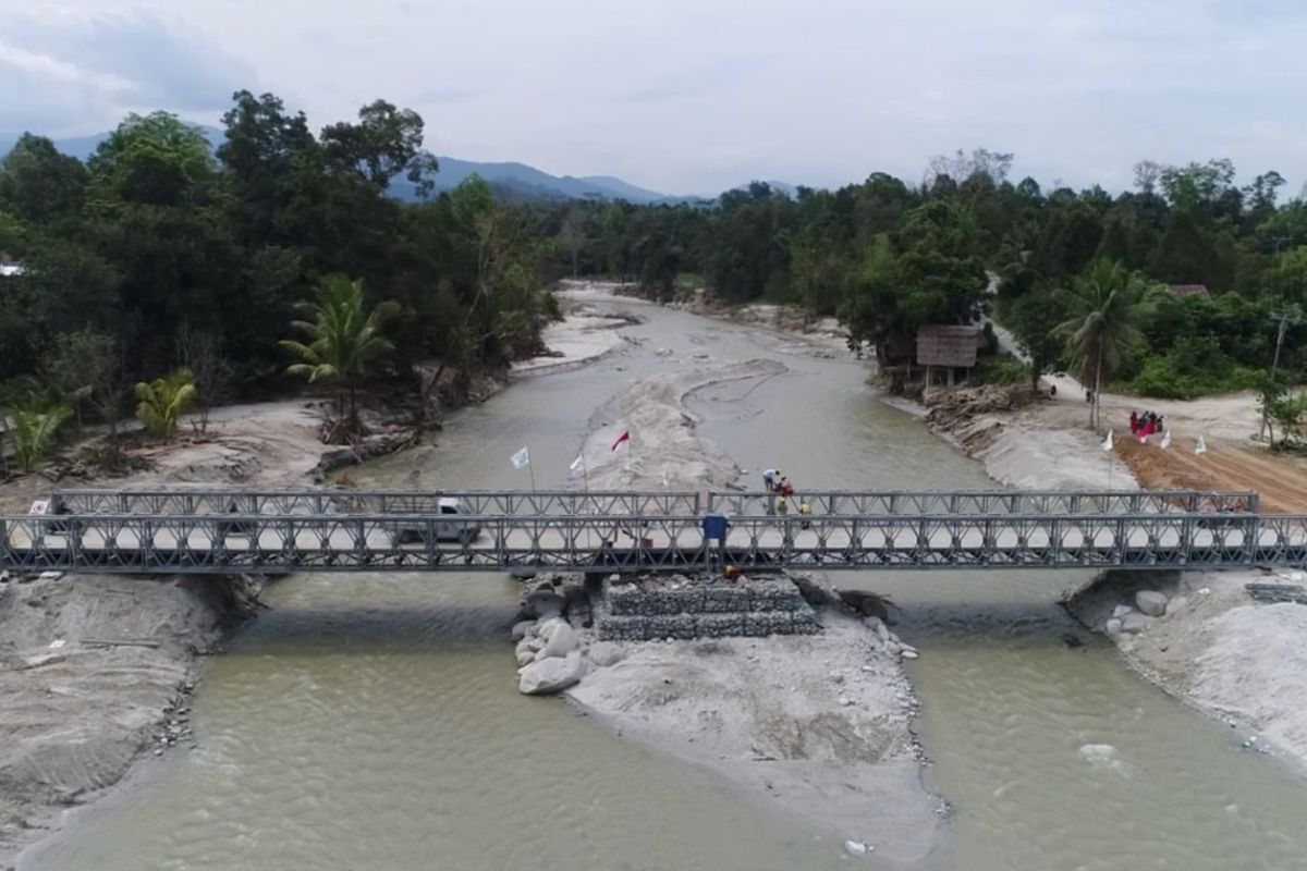 Jembatan Bailey di Desa Baloli, Kabupaten Luwu Utara, Provinsi Sulawesi Selatan,