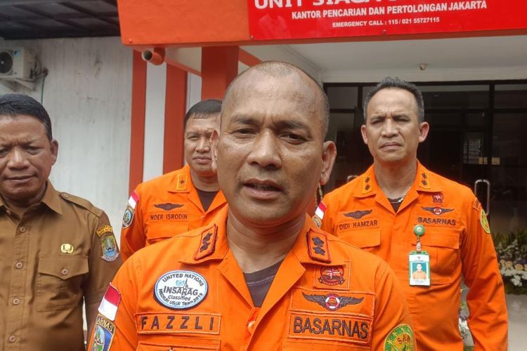 Kepala Kantor SAR Jakarta, Fazzli, saat ditemui awak media kantor unit siaga SAR di Kota Bekasi, Selasa (14/3/2023).