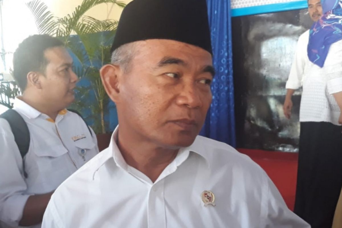 Menteri Pendidikan dan Kebudayaan (Mendikbud), Muhadjir Effendy, di Pusat Arsip Kemendikbud, Bantargebang, Kota Bekasi, Senin (25/2/2019).