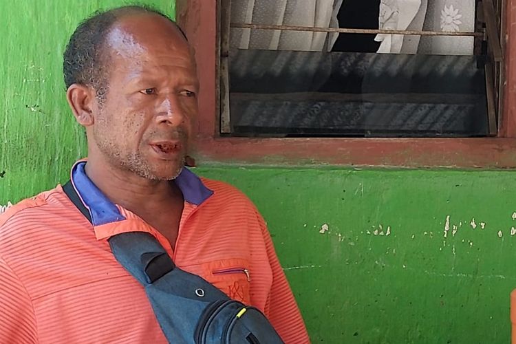 Simon Suni, sopir truk tronton menuturkan pengalaman lolos dari maut saat longsor menerjang Kupang, NTT.