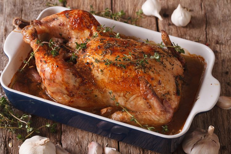 Ada tiga tips membuat ayam panggang empuk dan juicy. 