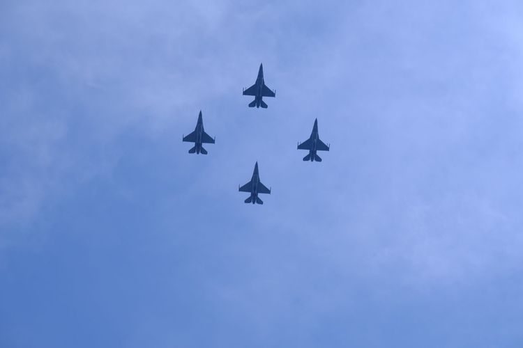 F-16 dan Jupiter Aerobatic Team Gelar Geladi Demo Udara, Siap Tampil di HUT Ke-79 RI di IKN