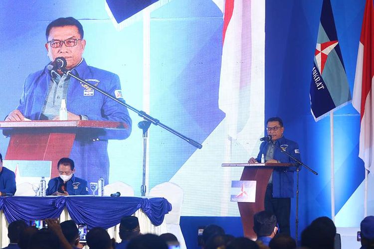 Moeldoko menyampaikan pidato perdana saat Kongres Luar Biasa (KLB) Partai Demokrat di The Hill Hotel Sibolangit, Deli Serdang, Sumatera Utara, Jumat (5/3/2021).  Berdasarkan hasil KLB, Moeldoko terpilih menjadi Ketua Umum Partai Demokrat periode 2021-2025.