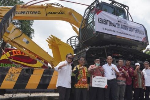 Target Produksi Udang 2 Juta Ton, KKP Distribusikan Excavator ke Tulang Bawang