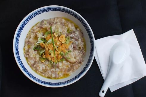 Cara Membuat Bubur Nasi Coklat, Jamur Shiitake, dan Bawang Putih