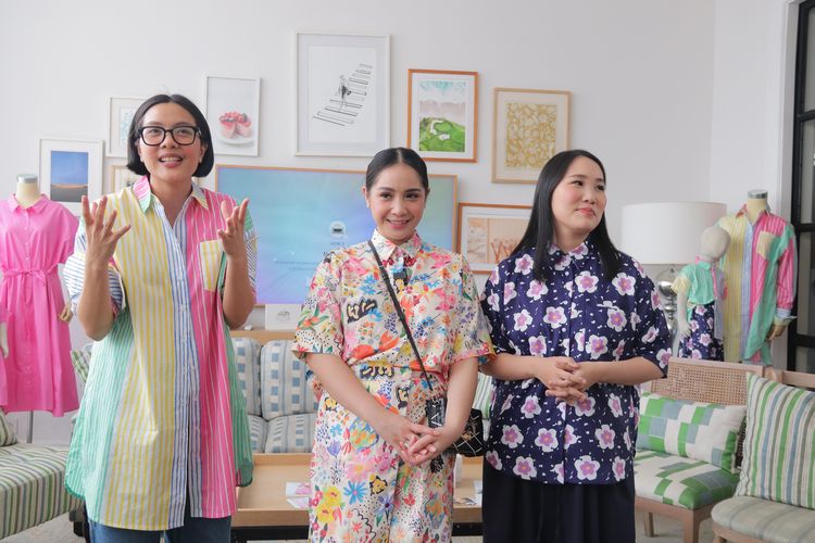 Koleksi bertema Blooming with Confidence hadir untuk memancarkan rasa percaya diri lewat keunikan serta ekspresi diri yang autentik dari para perempuan Indonesia.