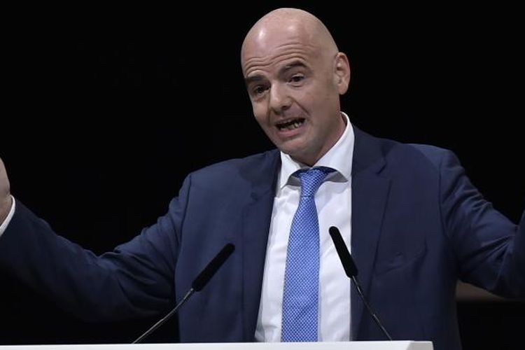 Presiden baru FIFA, Gianni Infantino, memberikan sambutan setelah memenangi pemilihan presiden pada Kongres Luar Biasa FIFA di Zurich, Swiss, Jumat (26/2/2016).